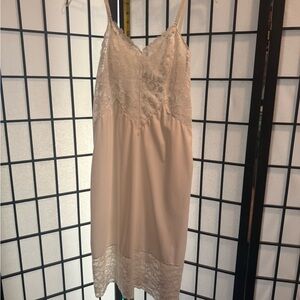 Vintage Vanity Fair White Lace Slip 34